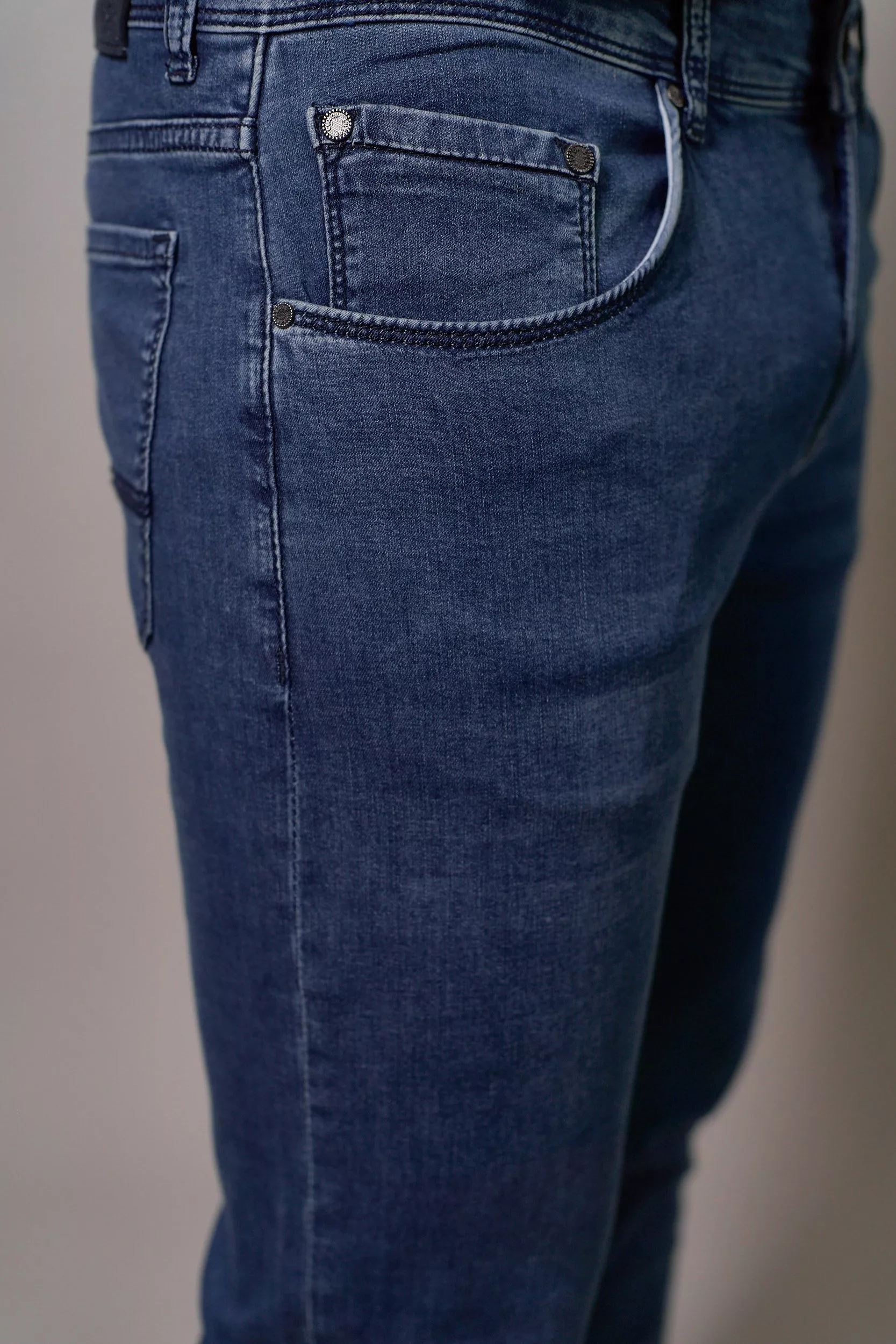 Джинсы мужские