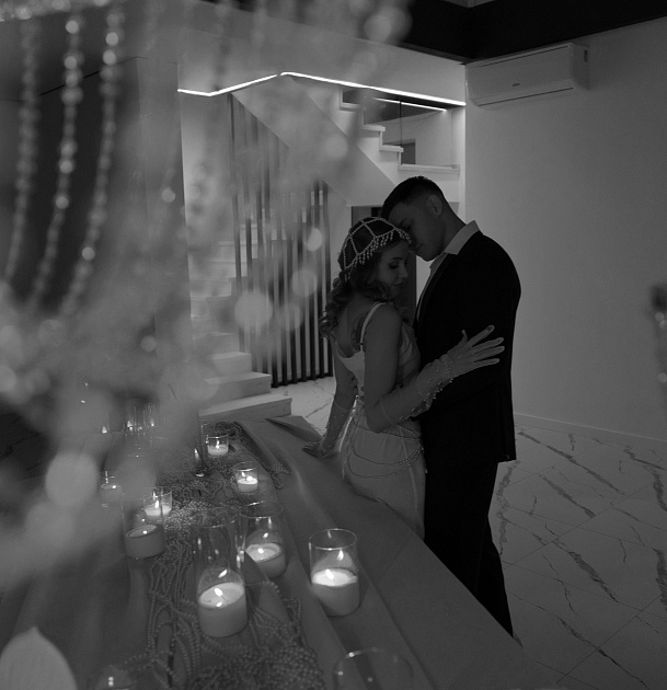 Свадебные костюмы 2026: изумрудные и шоколадные оттенки